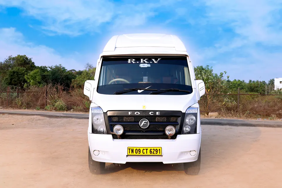 Front view of a white Force Traveller from the RKV fleet with a yellow tourist number plate